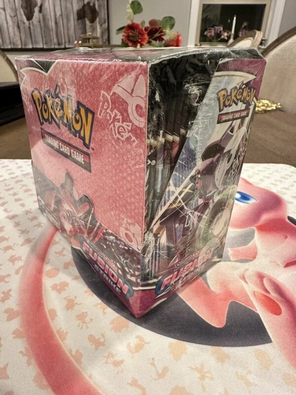 Pokemon TCG Fusion Strike
Booster Box 36 Packs Sword
& Shield New Factory Sealed
